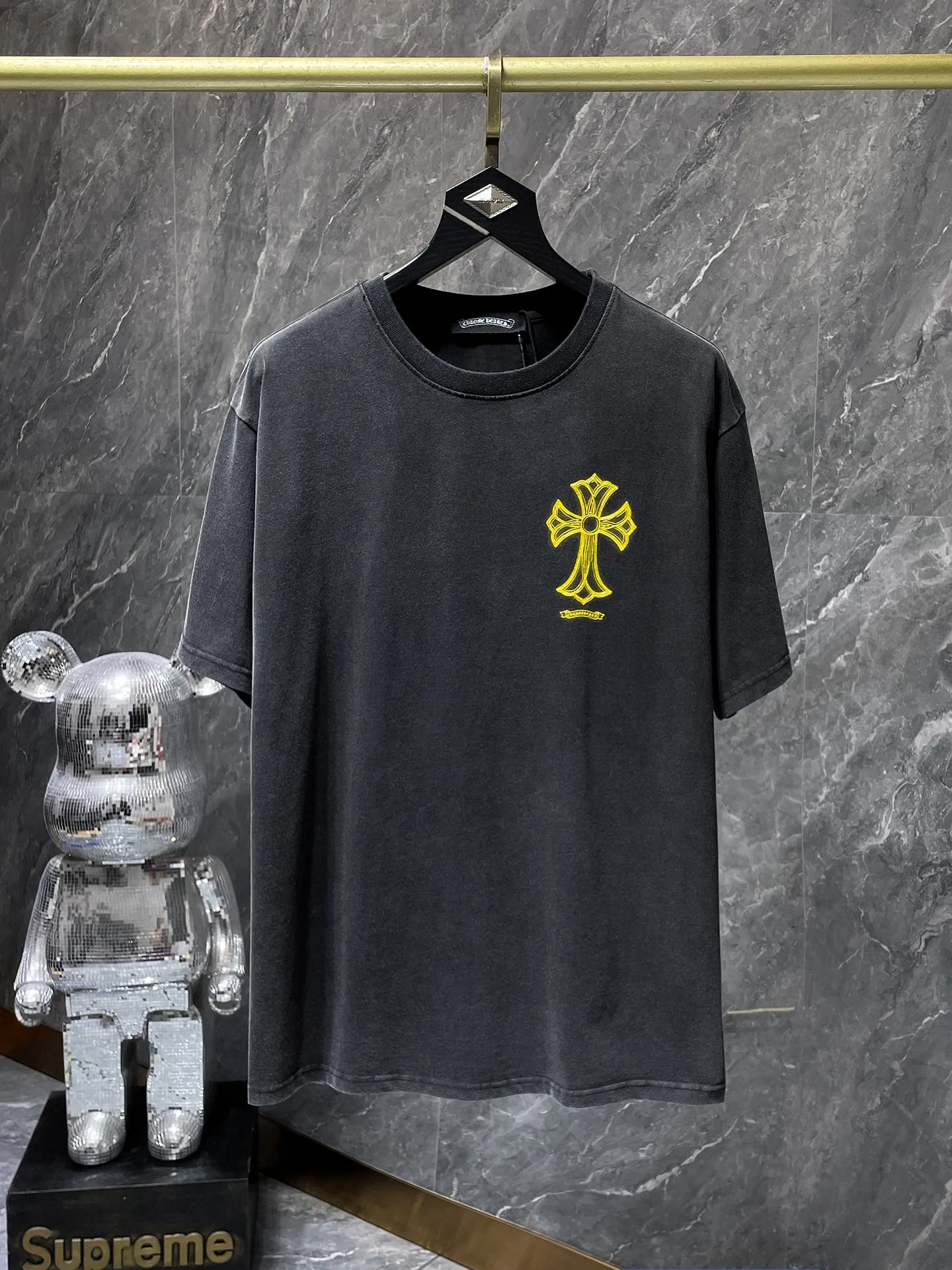 P166 New Chrome Hearts 25ss washable model for summer! ! High-weight, environmentally friendly and high-quality top-quality fabric 280g Crow Sanskrit cross foamed short-sleeves. Counter synchronization. 1:1 replica version. Recommended color: black. Size: S, M, L, XL.